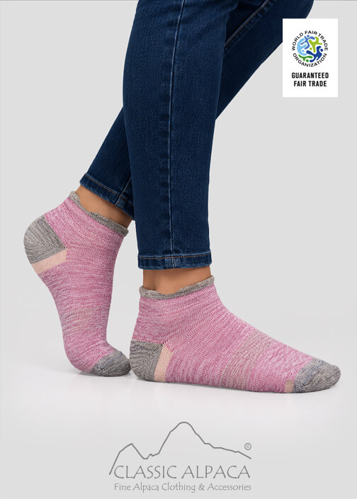 Premium Sport Golf Socks made of 70% alpaca and 30% acrylic, with elastic band, cuff detail, and terry reinforced sole.