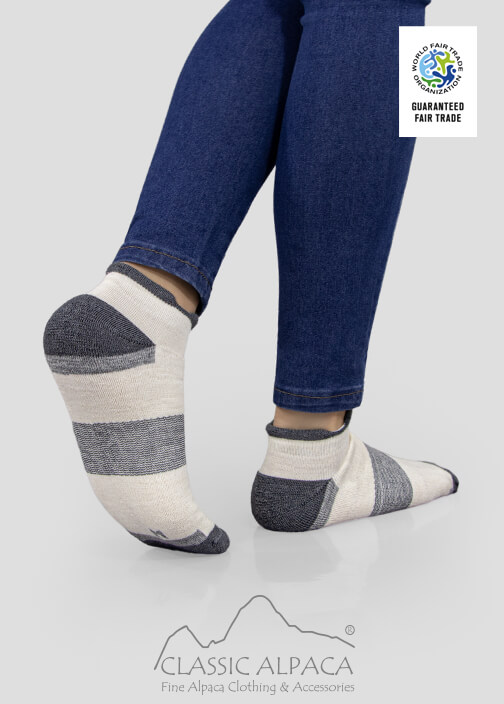 Premium Sport Golf Socks made of 70% alpaca and 30% acrylic, with elastic band, cuff detail, and terry reinforced sole.